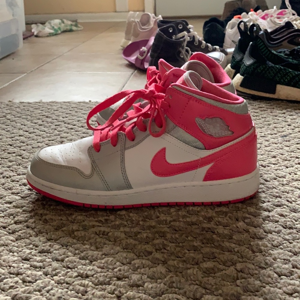 Grey/pink Jordan 1 mids